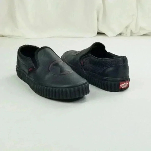 Vans Women's 6.5 Men's 5 Marvel Black Widow Classic Slip-On Logo Tag Sneakers - Picture 6 of 12